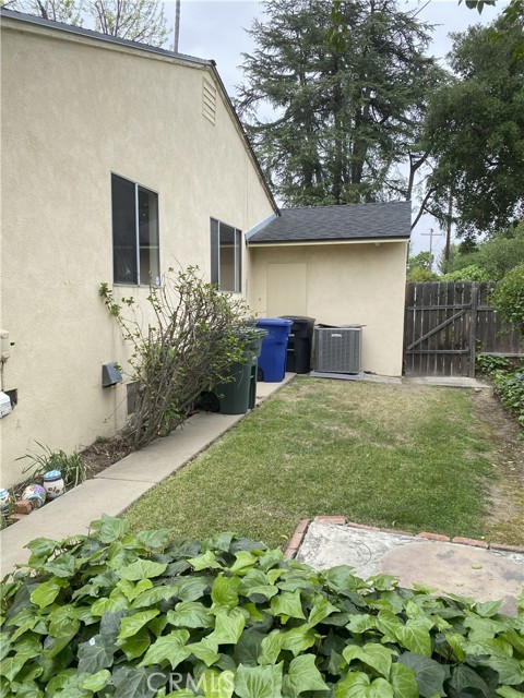2345 El Sol Avenue, Altadena CA: https://media.crmls.org/medias/efabadd5-2691-40b8-9e17-2a1d5ad61af2.jpg