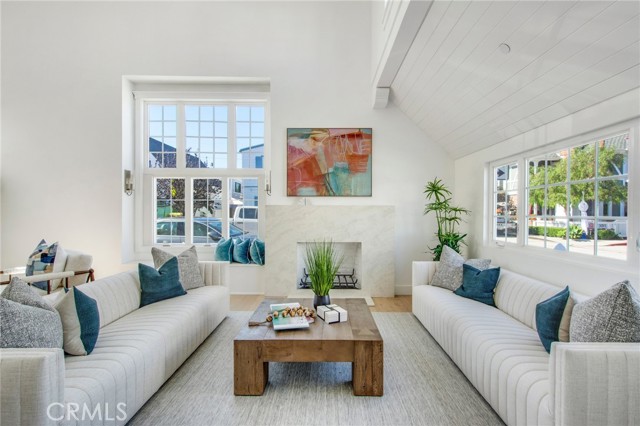 Detail Gallery Image 9 of 22 For 1103 Balboa Ave, Newport Beach,  CA 92662 - 4 Beds | 3/1 Baths