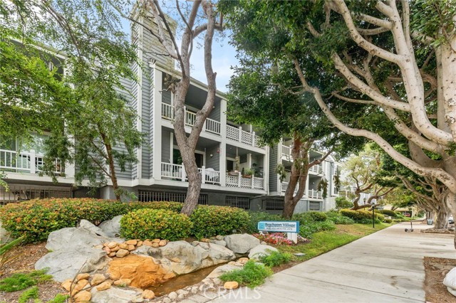 8505 Gulana Avenue, Playa del Rey CA: https://media.crmls.org/medias/efac71d2-05ea-4f50-912f-4e4d828b182f.jpg