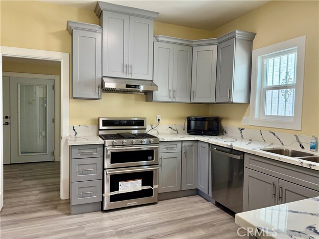 19321 Beach Boulevard, Huntington Beach CA: https://media.crmls.org/medias/efac9d4b-1201-4e66-802a-291bb51bcd11.jpg