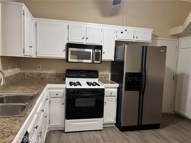 Detail Gallery Image 8 of 21 For 4620 Grandview, Palmdale,  CA 93551 - 3 Beds | 2 Baths