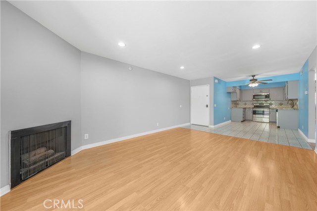 Detail Gallery Image 4 of 25 For 1256 Patricia Ave #10,  Simi Valley,  CA 93065 - 2 Beds | 2 Baths