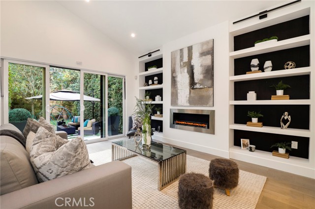 Detail Gallery Image 15 of 59 For 15122 Morrison St, Sherman Oaks,  CA 91403 - 4 Beds | 3/1 Baths