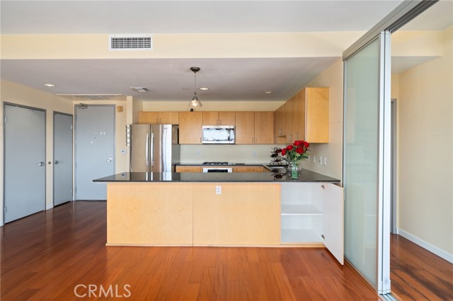 285 W. 6th Street, Unit #527, San Pedro CA: https://media.crmls.org/medias/efadfdbf-34a8-4776-a999-d3c1c43e9e7b.jpg