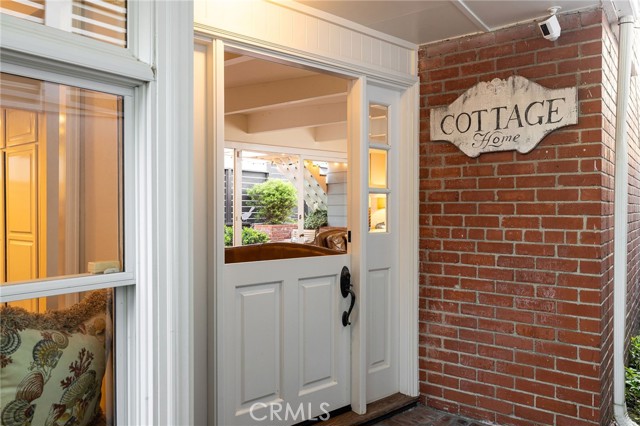 305 Poinsettia Avenue, Corona del Mar CA: https://media.crmls.org/medias/efaf5509-6b13-4b57-9f7f-364f6cdf31f0.jpg