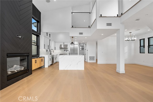 Detail Gallery Image 3 of 45 For 110 S Irena Ave a,  Redondo Beach,  CA 90277 - 4 Beds | 4 Baths