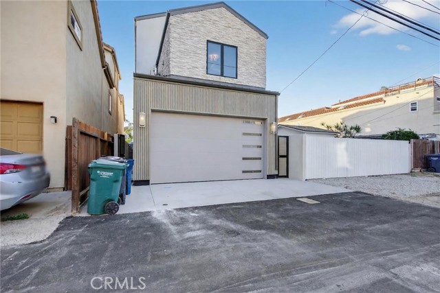 Detail Gallery Image 24 of 58 For 520 11th St, Huntington Beach,  CA 92648 - 3 Beds | 3/1 Baths