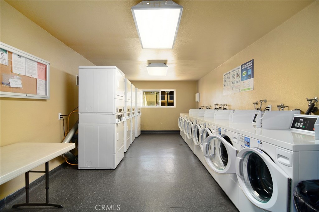 https://media.crmls.org/medias/efb04502-cc7a-466c-a33c-5c2006f0d663.jpg?preset=X-Large