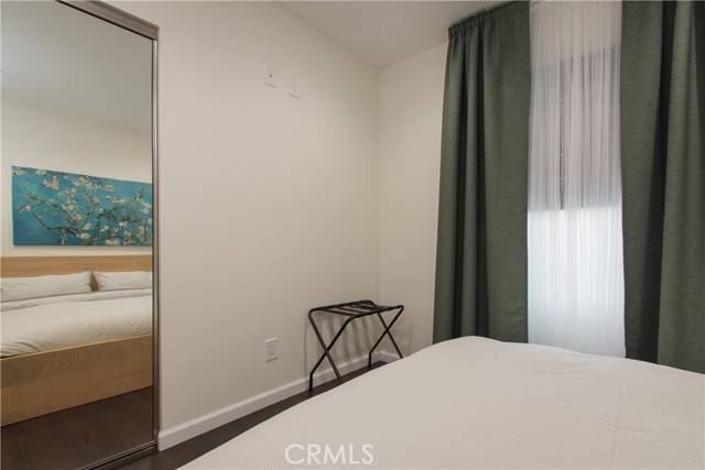239 W Hillcrest Boulevard, Inglewood CA: https://media.crmls.org/medias/efb0b863-ceb5-4926-8b13-88e3c30c5e03.jpg