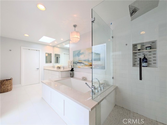 Detail Gallery Image 10 of 17 For 20291 Bancroft Cir, Huntington Beach,  CA 92646 - 4 Beds | 2/1 Baths