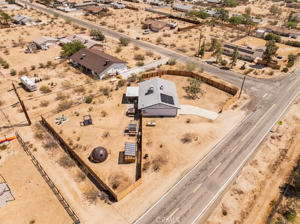 https://media.crmls.org/medias/efb0c057-c090-4d8d-99c8-7c2e64ac4755.jpg?preset=X-Large