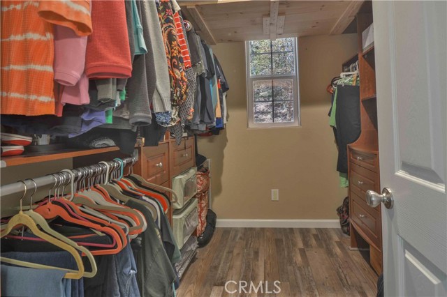 949 Inspiration Drive, Lake Arrowhead CA: https://media.crmls.org/medias/efb2bd8f-62cb-4ba4-9d1a-c623f0a232f7.jpg