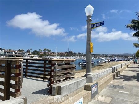 Detail Gallery Image 9 of 10 For 210 Emerald Ave, Newport Beach,  CA 92662 - 2 Beds | 2 Baths