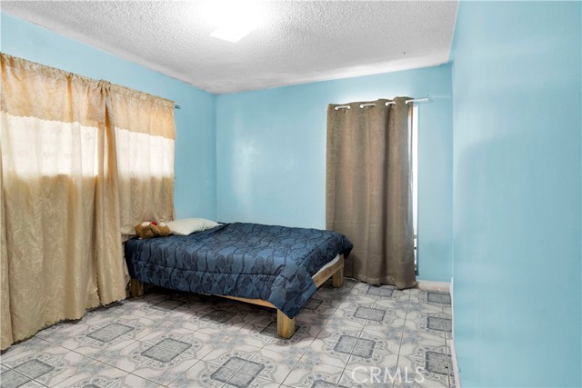 11028 Condon Avenue, Inglewood CA: https://media.crmls.org/medias/efb31dee-8ddf-48ff-a058-c49c4b01cef5.jpg