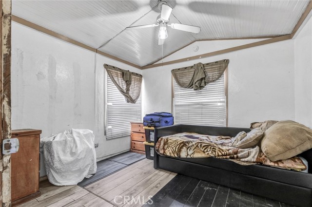 5725 5th Avenue, Los Angeles CA: https://media.crmls.org/medias/efb37078-0d94-41b2-8241-039ac446e29f.jpg
