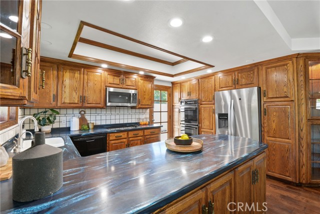 16091 Gold Circle, Huntington Beach CA: https://media.crmls.org/medias/efb3d42a-8198-48f3-8623-03c9494e4103.jpg