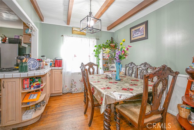 6438 Gloria Avenue photo 3