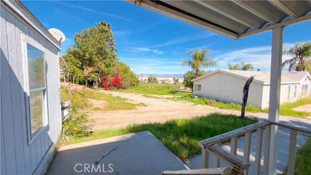 Detail Gallery Image 4 of 28 For 18420 Decker, Perris,  CA 92570 - 2 Beds | 2 Baths