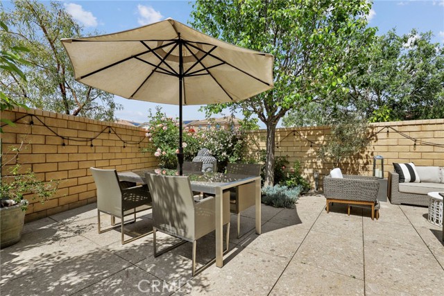 24229 La Montura Drive, Valencia CA: https://media.crmls.org/medias/efb4d21f-ed2a-4e81-b28d-34e8e9b4a00a.jpg