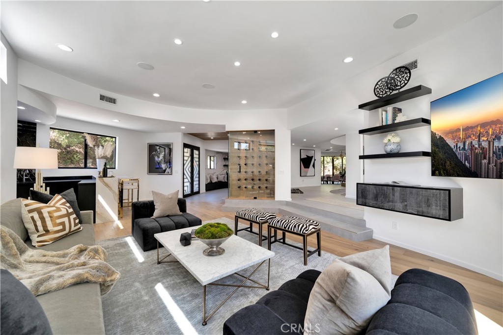 17. 2743 Laurel Canyon Boulevard Los Angeles, CA 90046