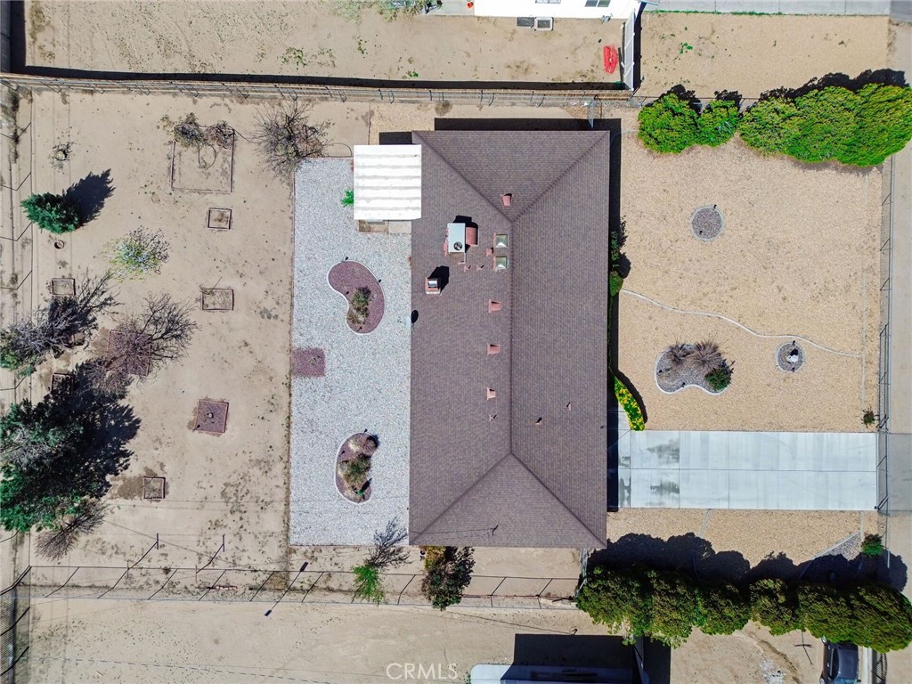 https://media.crmls.org/medias/efb5268d-cb36-4494-9a9c-98de0ffbbec5.jpg?preset=X-Large