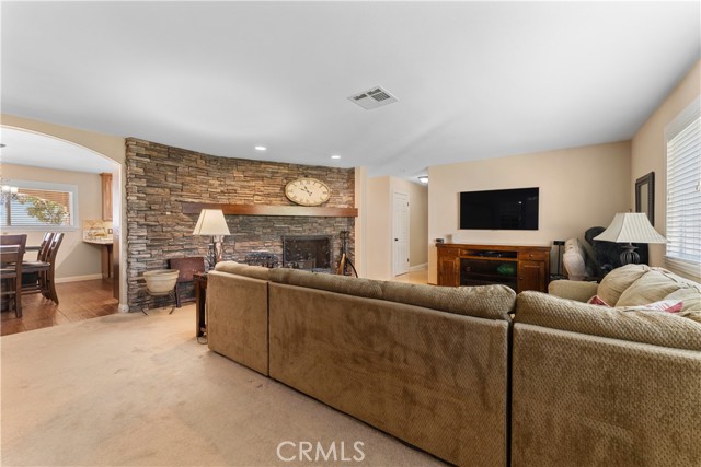5622 W Avenue M4, Lancaster CA: https://media.crmls.org/medias/efb560d8-a61d-402b-a822-2b8f39a9547d.jpg