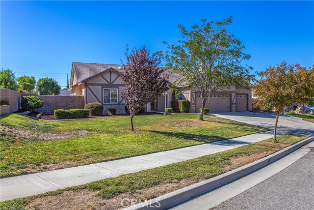 Detail Gallery Image 5 of 53 For 629 Almarie Way, Hemet,  CA 92544 - 4 Beds | 3/1 Baths