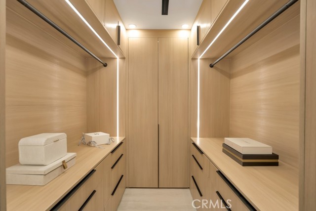 Detail Gallery Image 25 of 63 For 11107 Kling St, North Hollywood,  CA 91602 - 4 Beds | 4 Baths