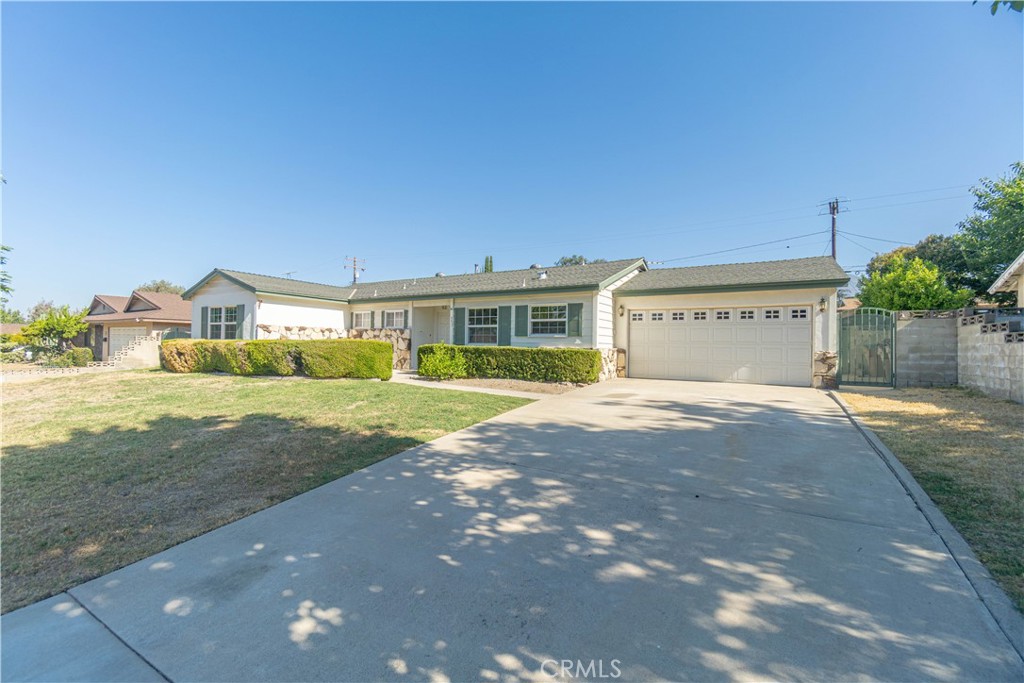 MLS #OC25162485 img 2