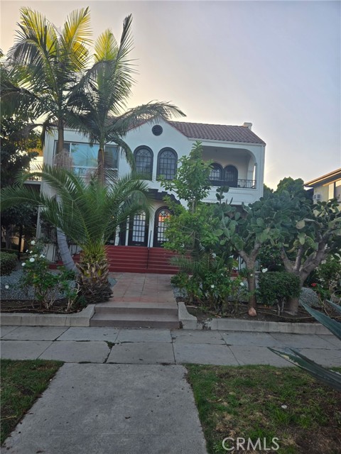 Detail Gallery Image 2 of 27 For 1731 Winona, Hollywood,  CA 90027 - 2 Beds | 1 Baths