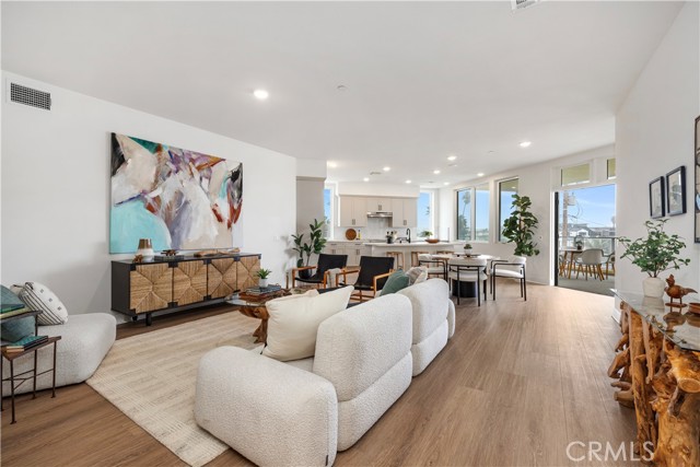 Detail Gallery Image 14 of 71 For 414 Main St #300,  Huntington Beach,  CA 92648 - 2 Beds | 2/1 Baths