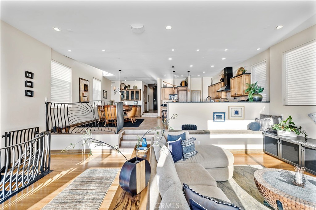 4308 The Strand