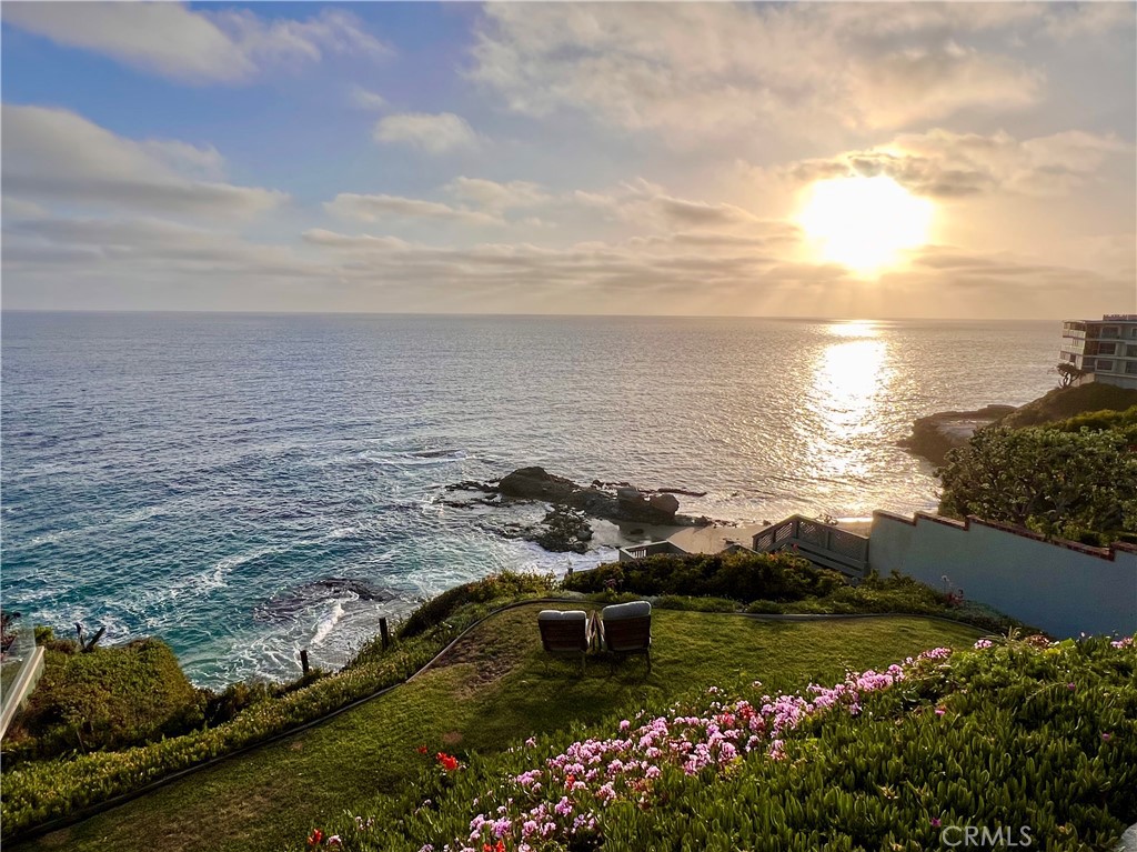 https://media.crmls.org/medias/efb8015a-0228-44fd-9f9c-a301376dfa2c.jpg?preset=X-Large