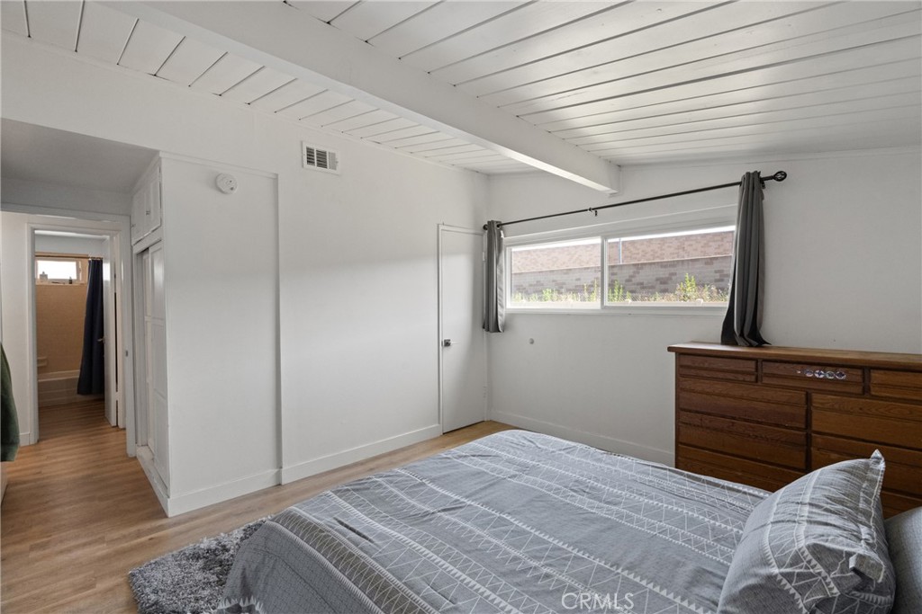 https://media.crmls.org/medias/efb86e28-e956-42a4-916b-2f20b7b34191.jpg?preset=X-Large