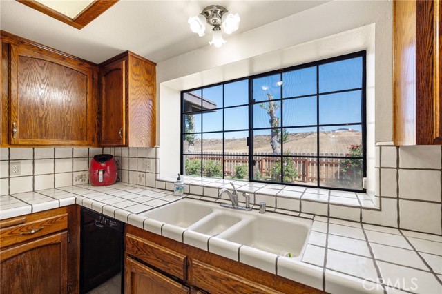 Image 22 of 58 For 41050 Mesa Robles Circle