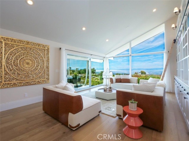 2 El Concho Lane, Rolling Hills CA: https://media.crmls.org/medias/efb98d02-296f-4449-86fa-a30b64478c2c.jpg