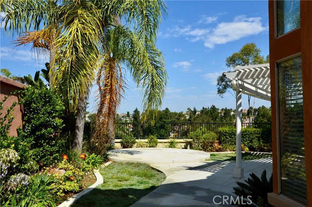 1 Genoa, Laguna Niguel CA: https://media.crmls.org/medias/efb99ac6-8985-40bd-97fc-002e31d300ea.jpg