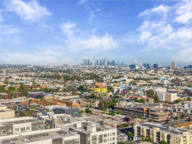 6521 Homewood Avenue, Los Angeles CA: https://media.crmls.org/medias/efba4af4-37f4-442b-8430-f9e1576580db.jpg