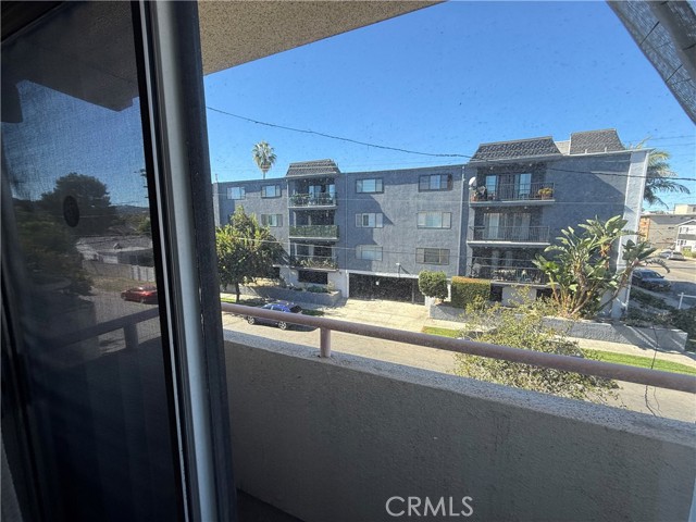 Detail Gallery Image 11 of 17 For 14758 Magnolia Bld, Sherman Oaks,  CA 91403 - 2 Beds | 2 Baths