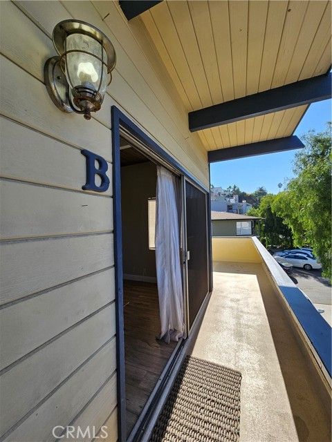 Detail Gallery Image 5 of 20 For 350 Loma Terrace #B,  Laguna Beach,  CA 92651 - 1 Beds | 1 Baths