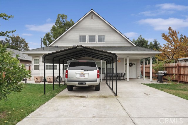 Detail Gallery Image 2 of 31 For 336 E Locust, Lodi,  CA 95240 - 5 Beds | 2/1 Baths