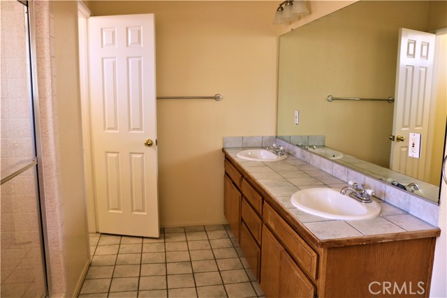 Detail Gallery Image 6 of 8 For 2006 Mathews Ave #B,  Redondo Beach,  CA 90278 - 3 Beds | 2/1 Baths