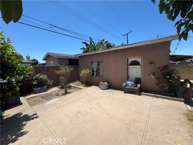 2124 W Civic Center Drive, Santa Ana CA: https://media.crmls.org/medias/efbd1ed1-a698-4d6b-9bd1-9659d36dc4a1.jpg