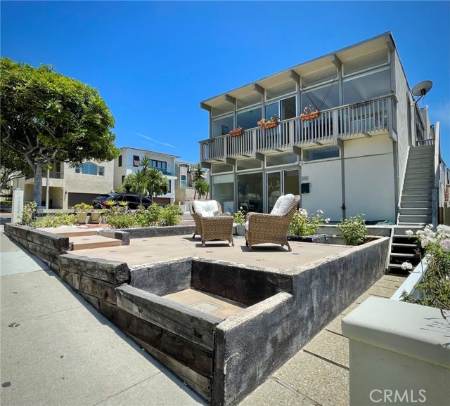 132 8th Street, Manhattan Beach, California 90266, 3 Bedrooms Bedrooms, ,3 BathroomsBathrooms,Residential,Sold,8th,SB23120971