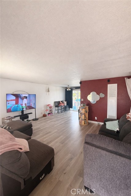 Detail Gallery Image 4 of 9 For 16464 Orange, Hesperia,  CA 92345 - 2 Beds | 1 Baths