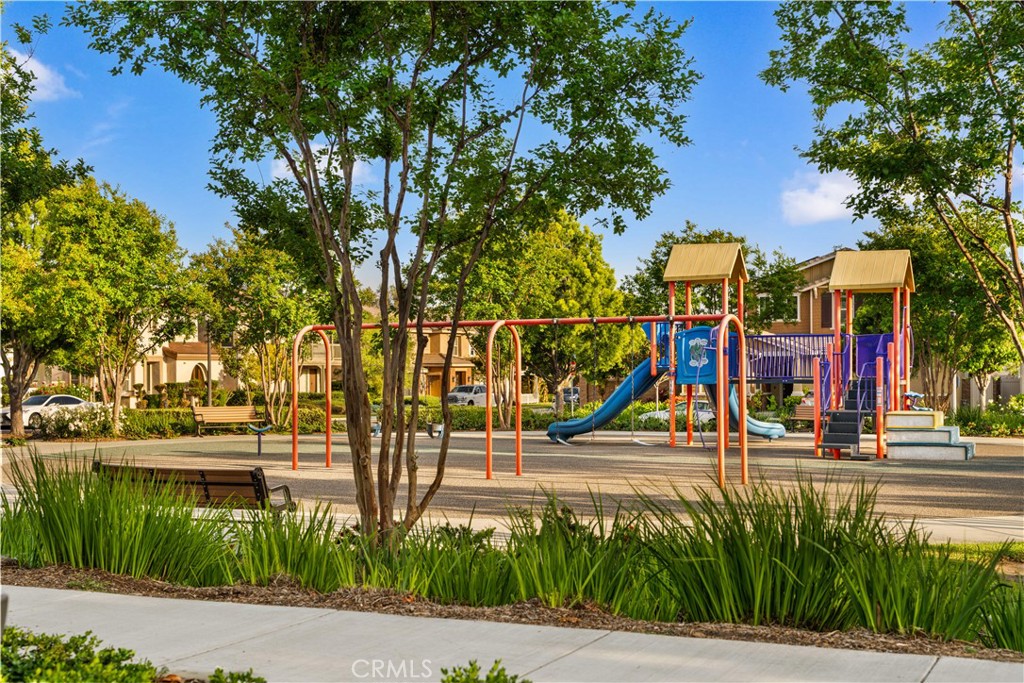 https://media.crmls.org/medias/efbe2760-2ee6-40b5-a461-334dfa213e04.jpg?preset=X-Large