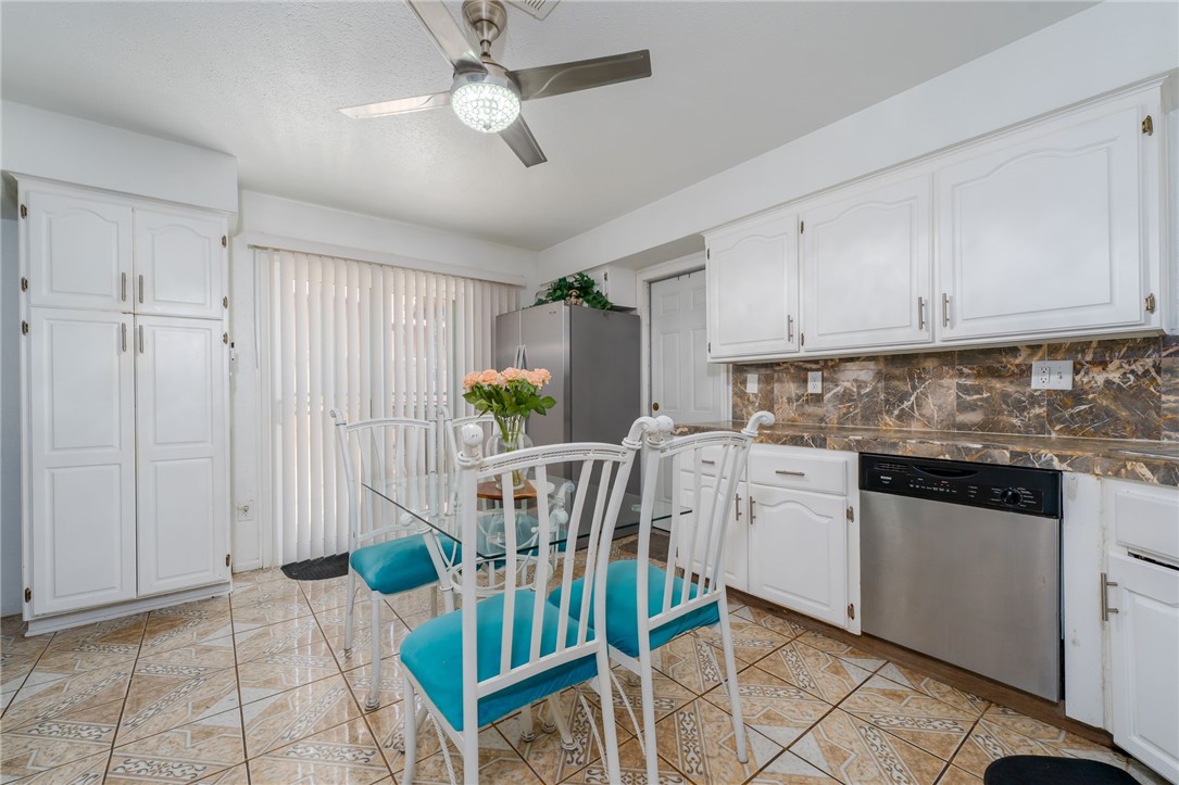 Detail Gallery Image 11 of 32 For 5805 Lisa Ct, Bakersfield,  CA 93304 - 3 Beds | 2 Baths