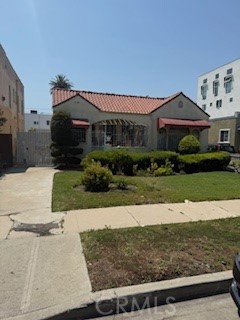 Detail Gallery Image 2 of 5 For 2541 S Curson Ave, Los Angeles,  CA 90016 - 2 Beds | 1 Baths