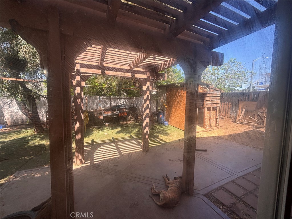 https://media.crmls.org/medias/efbf0a08-77bc-4dfc-b3c5-7309ee099c95.jpg?preset=X-Large