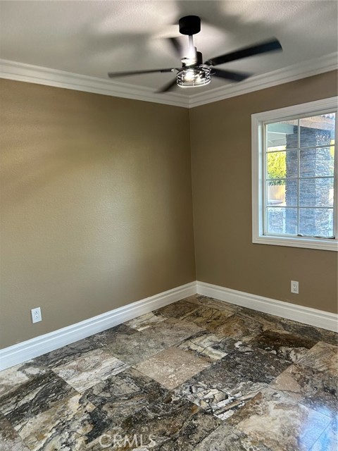 8138 Camelot Road, Riverside CA: https://media.crmls.org/medias/efbf9b52-c082-40d0-b595-85bd9e35e62e.jpg